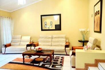 פנסיון Lilliz Guest House