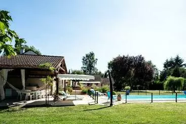 تختخواب و صبحانه Le Clos Lamy