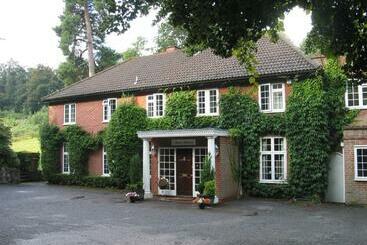 Chart House Bed And Breakfast