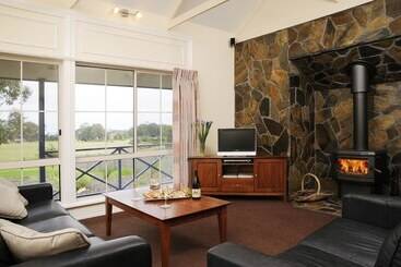 شاليه Waverley House Cottages