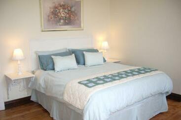 تختخواب و صبحانه Dee S Bnb