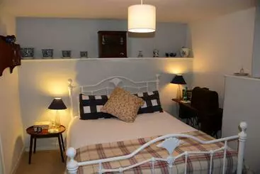 Bed and Breakfast Middle Farm Cottage