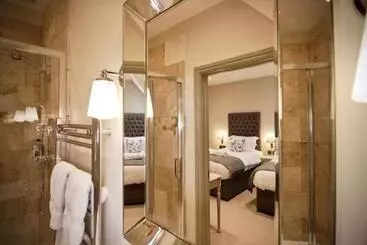Hotel Blacknest Golf And Country Club