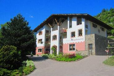 Pensionat Tanovinum Apartments Neue Moderne Apartments In Der Nähe Von Klausen Freibad Südtirol Card Inklusive