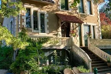 Bed and Breakfast Villa Léovil