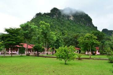 פנסיון Kaokondo Resort