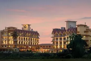 Отель Acron Candolim Regina