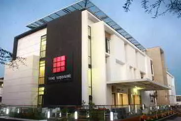 هتل The Square Boutique By Misty Blue S