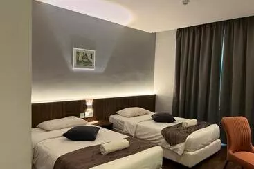 一軒屋 White Lodge