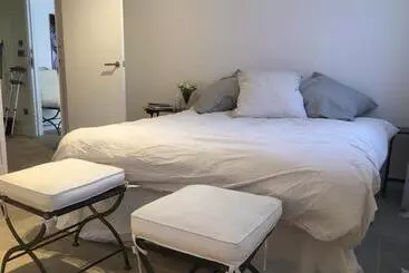 Bed and Breakfast Private Luxury Retreat
