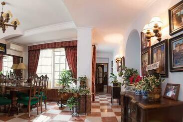 تختخواب و صبحانه Boutique House Lujopobre