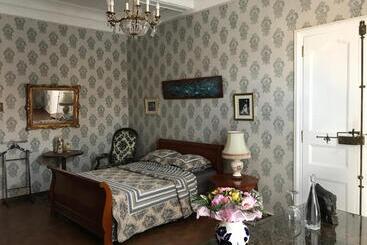 פנסיון Chez Les Artistes