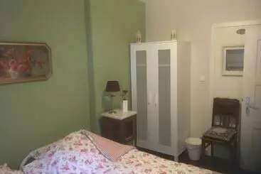 تختخواب و صبحانه Hermina