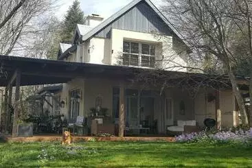 Majatalo Little Fields Country House And Cottages