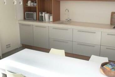 تختخواب و صبحانه Bed Of Roses