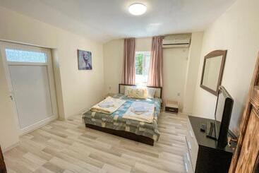 پانسیون Jackie House Varna