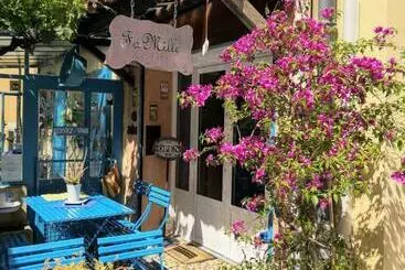 Aamiaismajoitus (B&B) Gite Fa Mille Maison Bleu