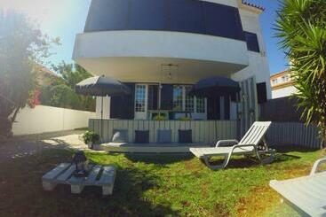 צימר Lisbon Waves Surf Lodge