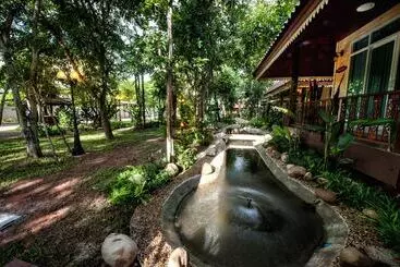 Baan Nam Pen Resort