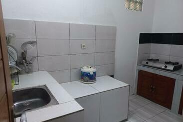 پانسیون Nusawiru Guest House