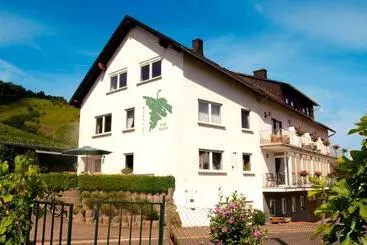 Majatalo Weingut Brennerei Gästehaus Emil Dauns