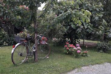 ベッドアンドブレックファースト Maison D Hôtes Les Vallées