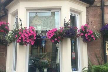 Pensió Ivanhoe Guest House