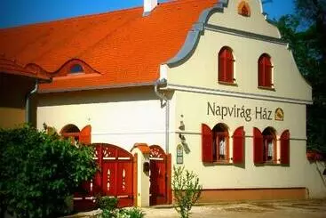 Majatalo Napvirág Ház