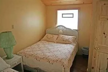 فندق Shorelands Guest Resort