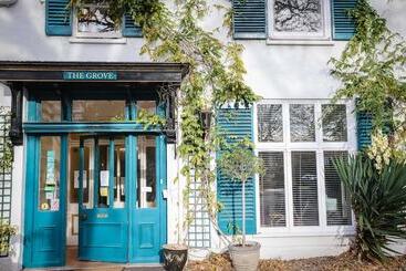 فندق The Grove