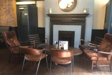 هاستل Publove @ The Steam Engine Waterloo