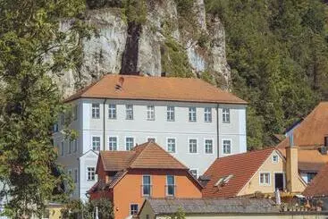 Hotelli Schloss Raitenbuch