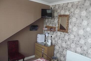 Bed and Breakfast Tudor House