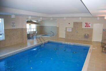 酒店 Holiday Inn Express New Liskeard