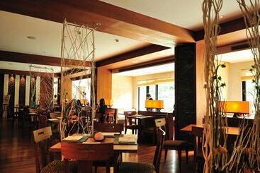 هتل Volando Urai Spring Spa And Resort