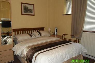 여관 Aberdeen Guest House