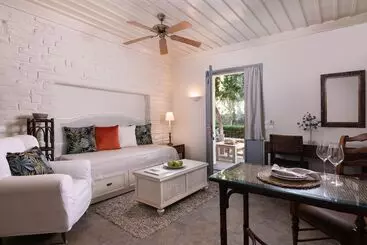 فندق Porto Kea Suites By Sandglass