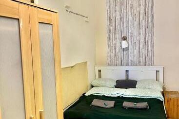 Hostal Jazzy Vibes Parliament Rooms And Ensuites