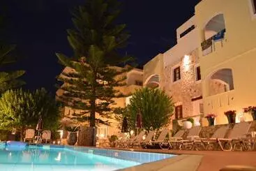 Nikos Apartments
