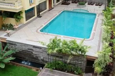 Sandalwood Hotel & Suites