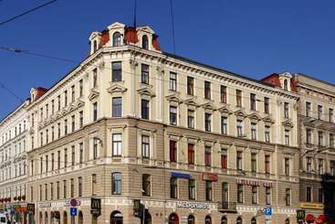 Cinnamon Sally Backpackers Hostel