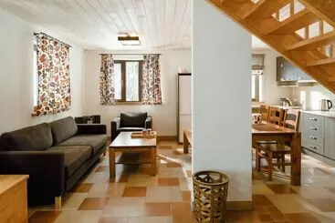 هتل Golfa Klubs Reinis