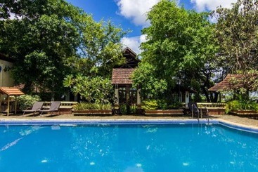 בית מלון כפרי Punnamada Resorts