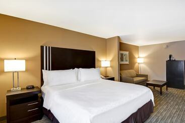 Holiday Inn Express Hotel & Suites Milwaukee New Berlin, An Ihg