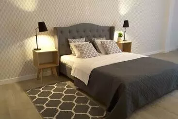 Общежитие Blooms Inn & Apartments