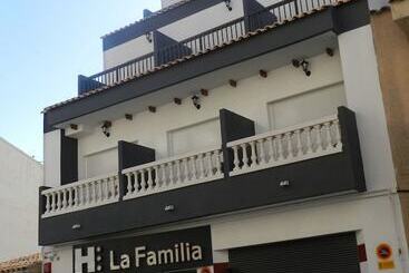 هتل La Familia