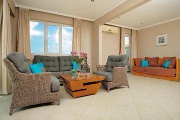 아파트 Den Laman Condominiums