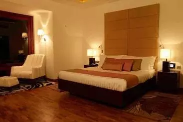 ホテル The Leela Ashtamudi, A Raviz