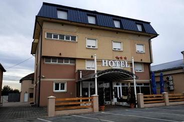 Garni Hotel Semlin B&b