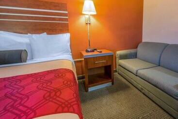 Отель Econo Lodge